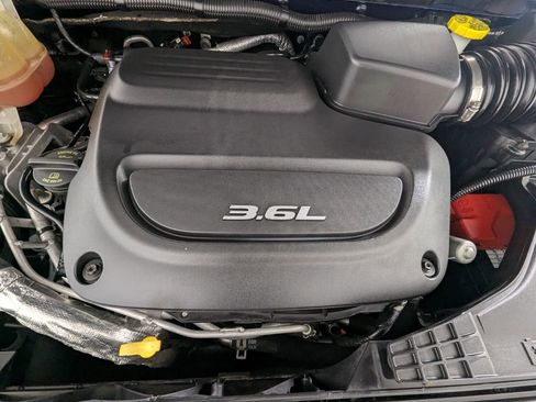 Used 2017 Chrysler Pacifica Touring-L FWD image 10