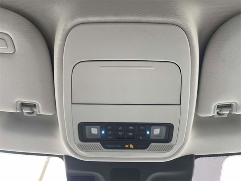 Used 2025 Ford Expedition Active image 28