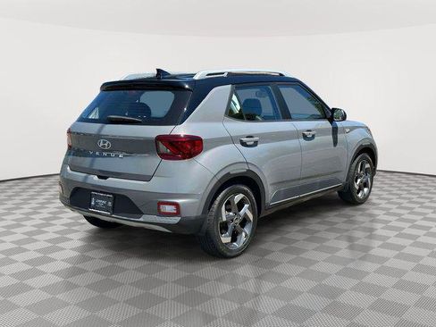 Used 2022 Hyundai Venue Limited FWD image 3