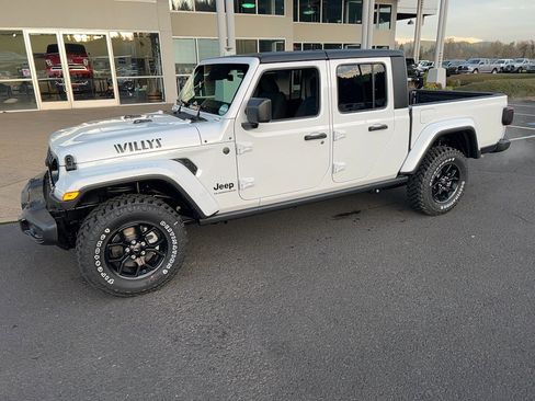 New 2026 Jeep Gladiator Sport image 2