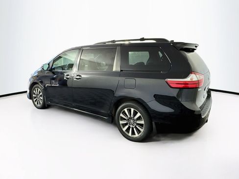 Used 2018 Toyota Sienna XLE Premium w/ Outdoor Package AWD/4WD image 4