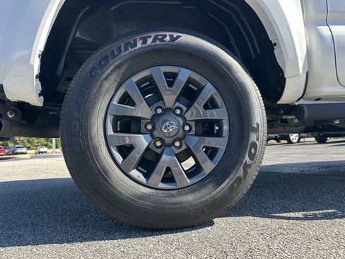 Used 2023 Toyota Tacoma TRD Off-Road image 18