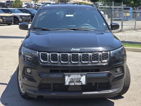 Used 2024 Jeep Compass Latitude AWD/4WD image 10