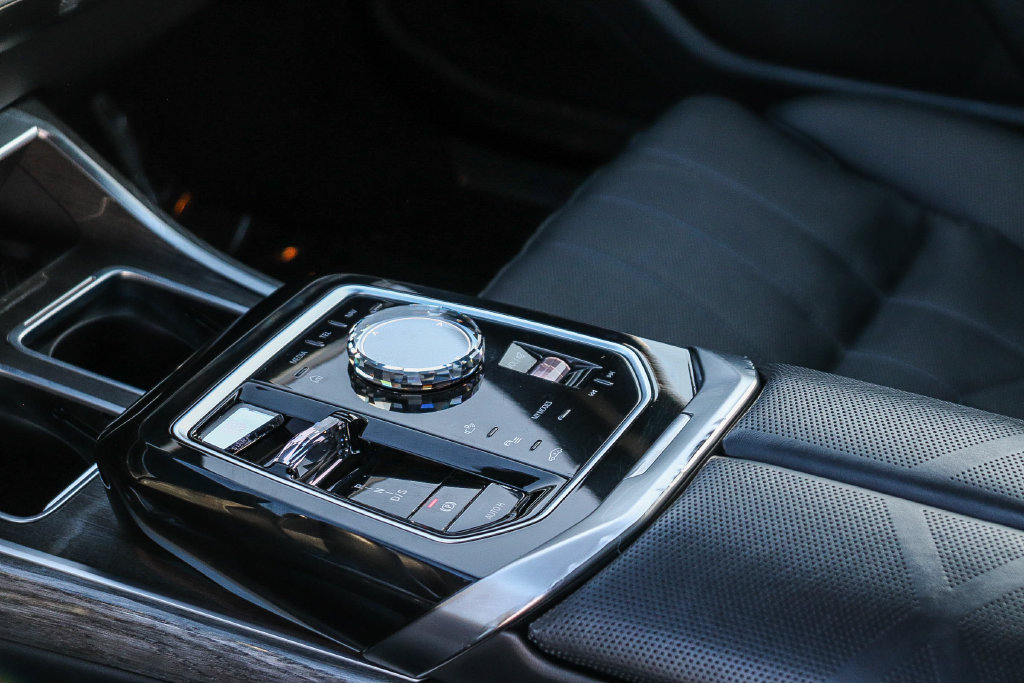Used 2024 BMW 740i RWD image 23