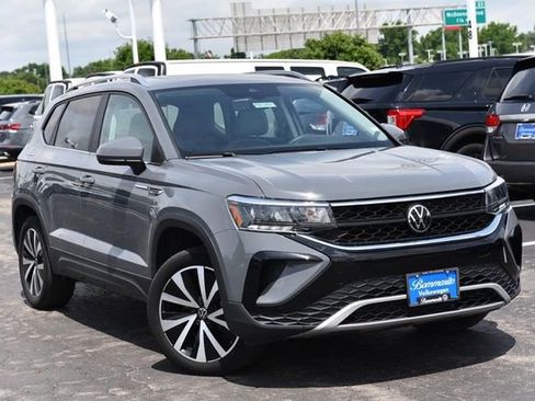 Used 2023 Volkswagen Taos SE w/ Panoramic Sunroof Package AWD/4WD image 2