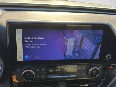 Used 2023 Toyota Highlander XLE FWD image 16