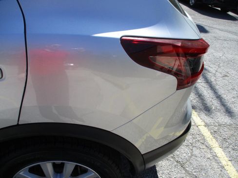 Used 2021 Nissan Rogue Sport S image 17