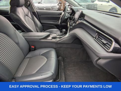 Used 2022 Toyota Camry SE image 11
