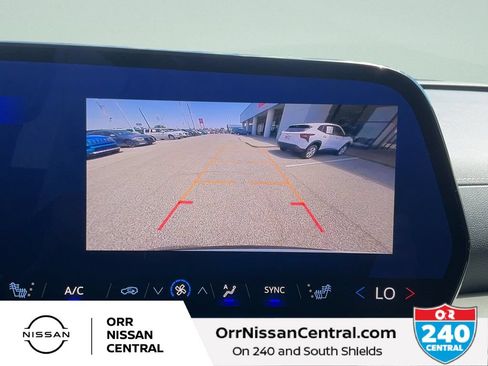 Used 2025 Chevrolet Traverse LT FWD image 25