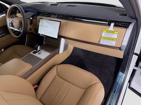New 2026 Land Rover Range Rover Long Wheelbase SE AWD/4WD image 17
