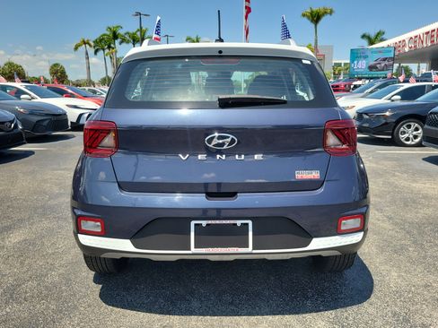 Used 2023 Hyundai Venue Limited FWD image 10