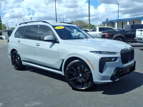Used 2025 BMW X7 xDrive40i w/ M Sport Package image 3