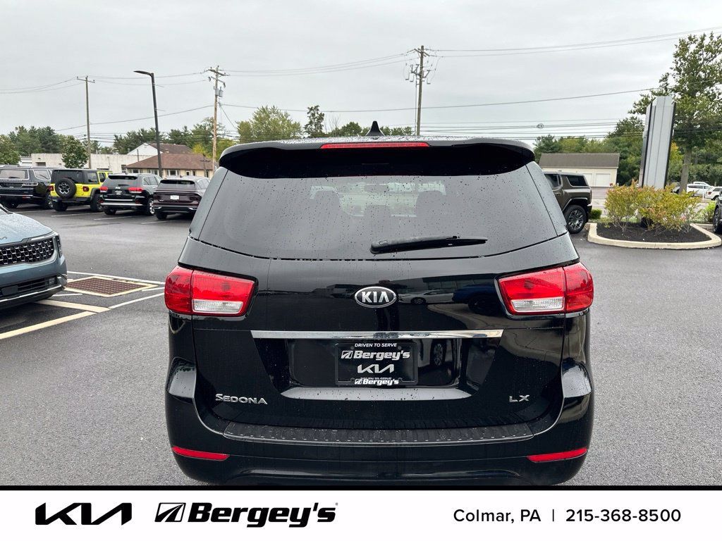 Used 2018 Kia Sedona LX FWD image 9