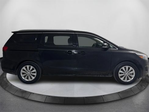 Used 2016 Kia Sedona EX image 4