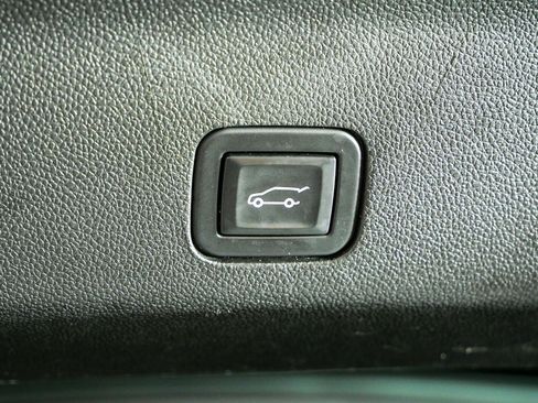 Used 2023 GMC Yukon SLT RWD image 35