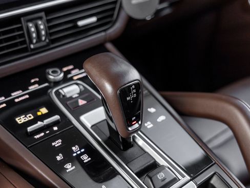 Certified 2023 Porsche Cayenne Turbo AWD/4WD image 32