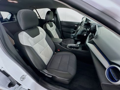 Used 2025 Chevrolet Trax LS image 29