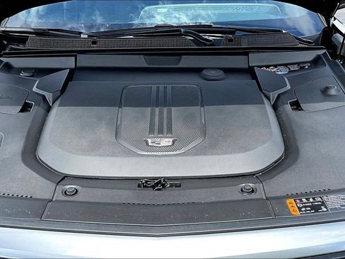Certified 2024 Cadillac Lyriq Luxury AWD/4WD image 30