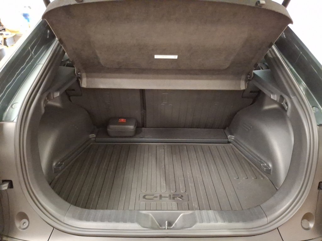 Used 2026 Toyota C-HR AWD/4WD image 10