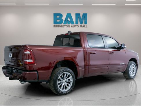 Used 2024 RAM 1500 Laramie AWD/4WD image 7