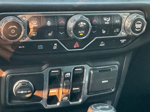 Used 2023 Jeep Wrangler Unlimited Sahara w/ Cold Weather Group image 14