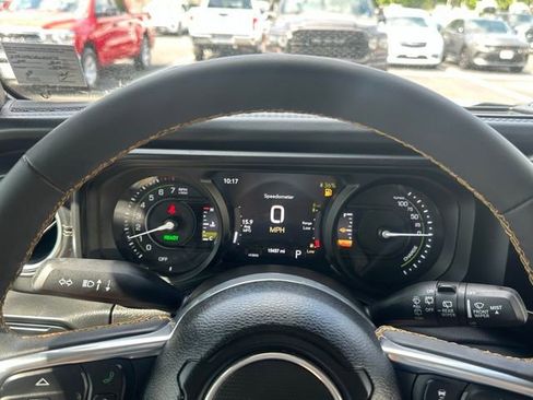 Used 2024 Jeep Wrangler Unlimited Sahara w/ Safety Group AWD/4WD image 21