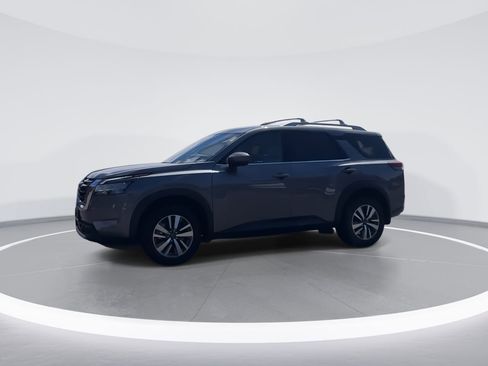 Used 2024 Nissan Pathfinder SL image 3