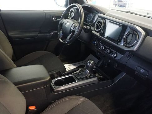 Used 2019 Toyota Tacoma TRD Sport AWD/4WD image 21