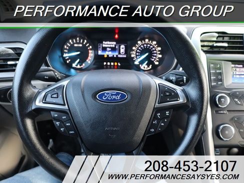Used 2017 Ford Fusion SE image 11