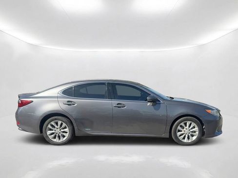 Used 2014 Lexus ES 300h w/ Luxury Package w/Bamboo Trim FWD image 4