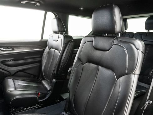 Used 2024 Jeep Grand Cherokee L Limited w/ Black Appearance Package image 22