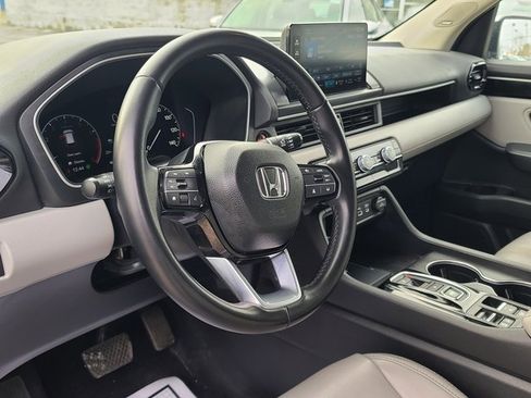 Certified 2023 Honda Pilot Touring image 8
