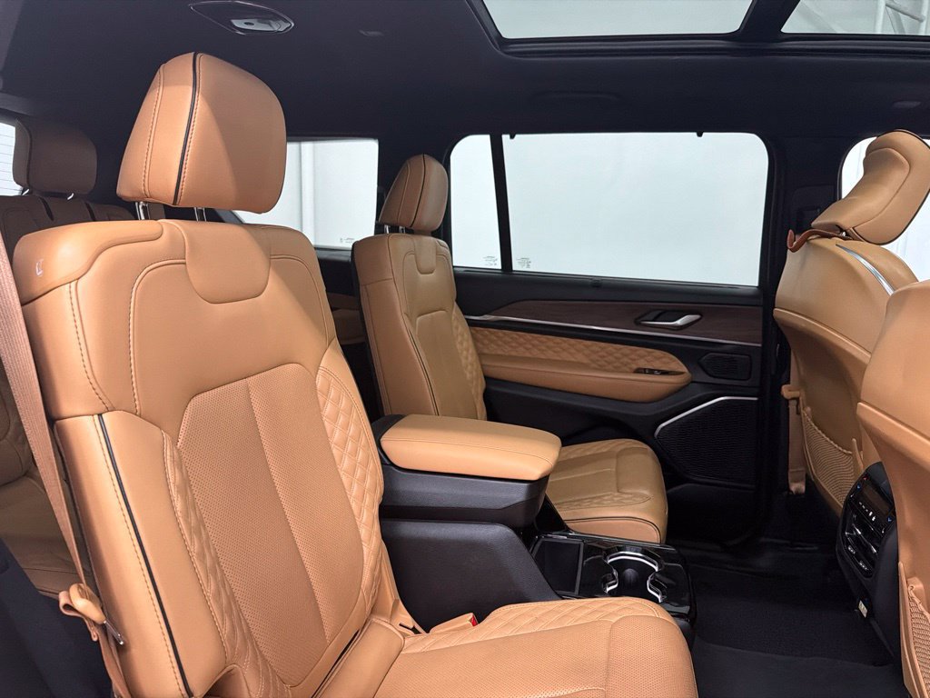 Used 2023 Jeep Grand Cherokee L Summit w/ Advanced Protech Group IV AWD/4WD image 30