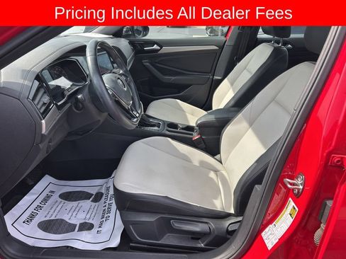 Used 2019 Volkswagen Jetta R-Line FWD image 3