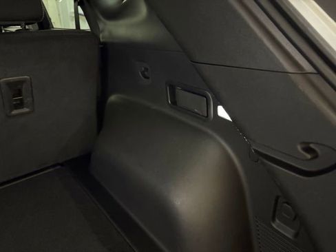 Used 2025 Chevrolet Blazer LT FWD image 13