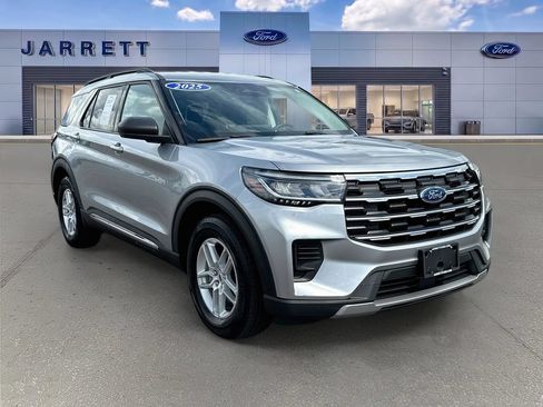 Certified 2025 Ford Explorer Active RWD image 1