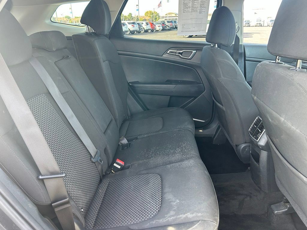 Used 2023 Kia Sportage LX AWD/4WD image 30