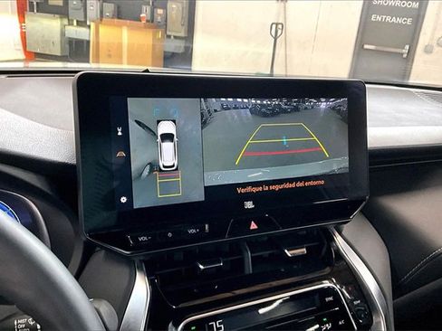 Used 2023 Toyota Venza Limited image 14