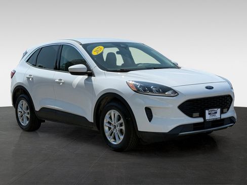 Used 2021 Ford Escape SE FWD image 3
