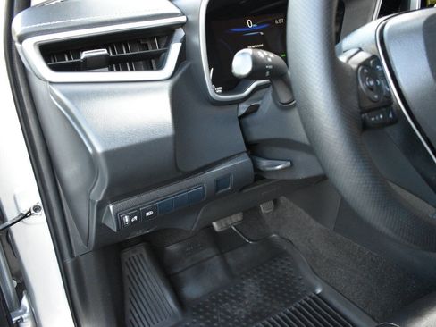 Used 2021 Toyota Corolla XLE FWD image 19