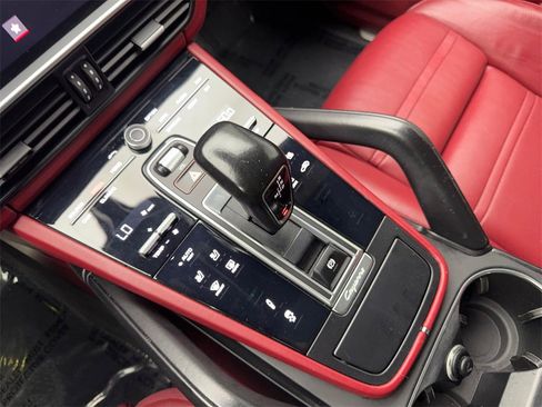 Used 2020 Porsche Cayenne w/ Premium Package image 64