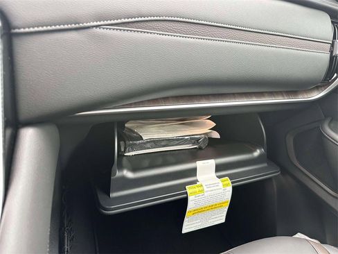 New 2025 Nissan Armada SL w/ Captain's Chari Seat Package image 35