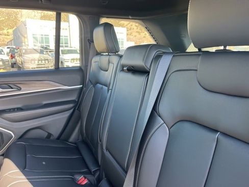 New 2026 Jeep Grand Cherokee Limited image 18