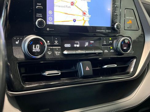 Used 2022 Toyota Highlander XLE AWD/4WD image 27