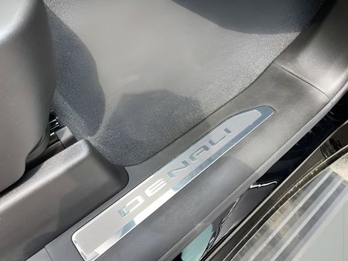 New 2025 GMC Sierra 2500 Denali w/ Denali Reserve Package image 16