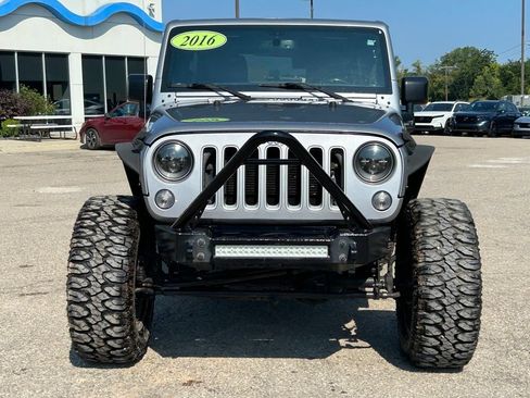 Used 2016 Jeep Wrangler Unlimited Sahara w/ Connectivity Group AWD/4WD image 2