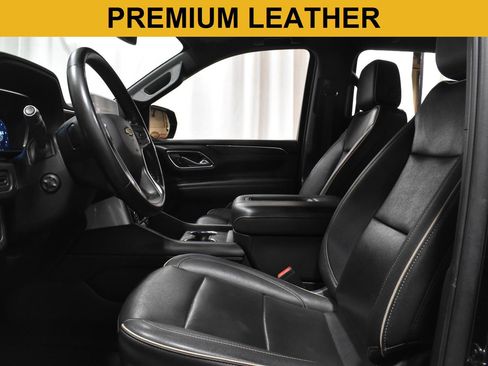 Used 2023 Chevrolet Suburban Premier AWD/4WD image 4