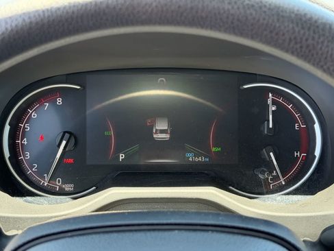 Used 2025 Toyota RAV4 XLE FWD image 15