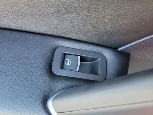 Certified 2022 Volkswagen Passat 2.0T image 17