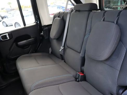 Used 2024 Jeep Wrangler Unlimited Rubicon 4xe AWD/4WD image 15